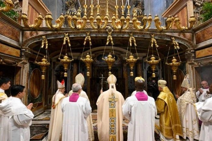 Leão XIV inicia seu ministério: "É a hora do amor! Olhem para Cristo e aproximem-se Dele"