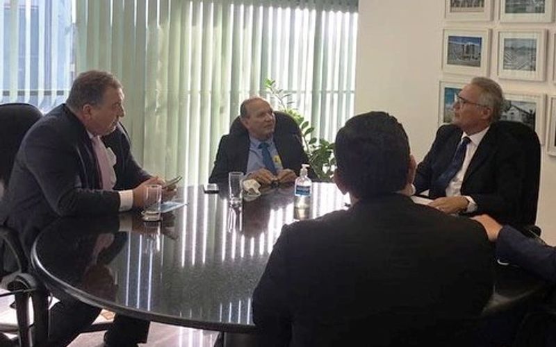 Cícero Cavalcante, prefeito de Porto de Pedras, Henrique Vilela e o senador Renan durante encontro na semana passada em Brasília