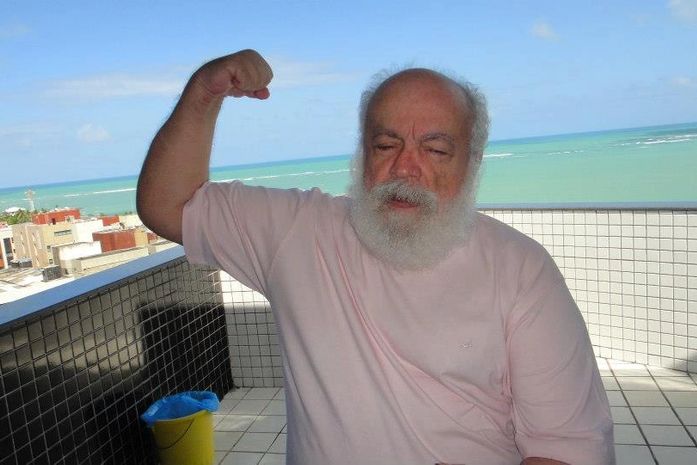 E, Luiz Sávio de Almeida, o historiador multifacetado, foi distribuir tapiocas no céu,recheadas de afeto.
Tchau, seu cabra!