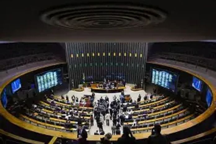 Urgência para projeto de anistia é aprovada na Câmara; veja como votaram os deputados de AL