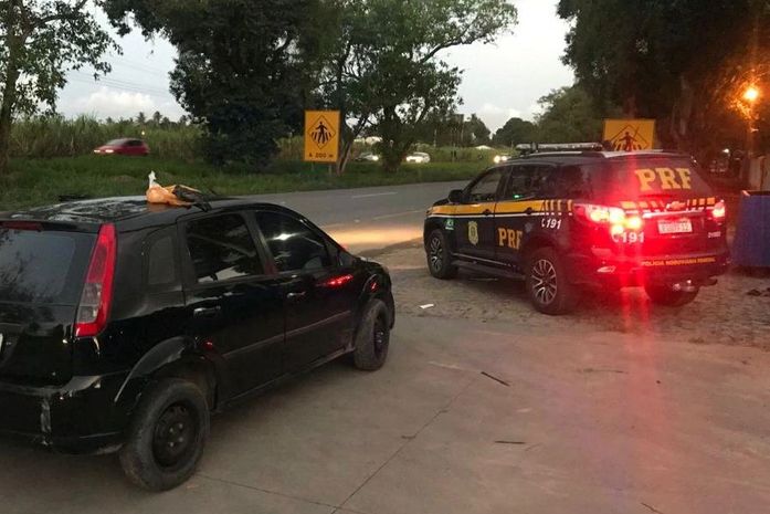 PRF em AL apreende cocaína avaliada em R$144 mil e homem é preso por tráfico na BR-104