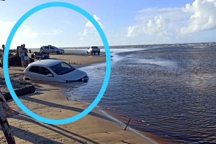 Mar avança e arrasta carros e barracas na praia de Pontal do Peba em Piaçabuçu