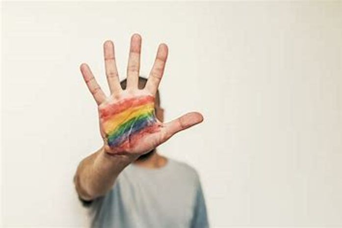 'Ninguém vai voltar pro armário, ninguém vai se calar por causa de Trumps, Putins e Bolsonaros.'- diz Ruth Manus