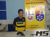 Homem é preso depois de ser flagrado com revólver na cintura 