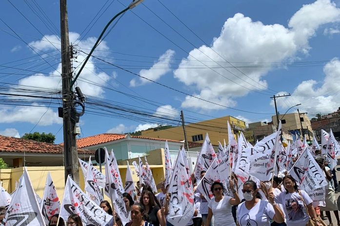 Passeata em Palmeira pede justiça para Pedro Caetano e Nubielly Ramos