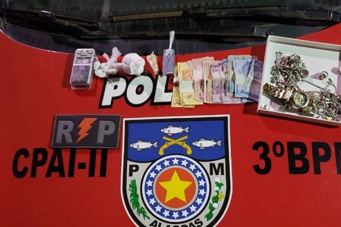 Após denúncia anônima, policiais flagram jovem vendendo cocaína em conjunto habitacional