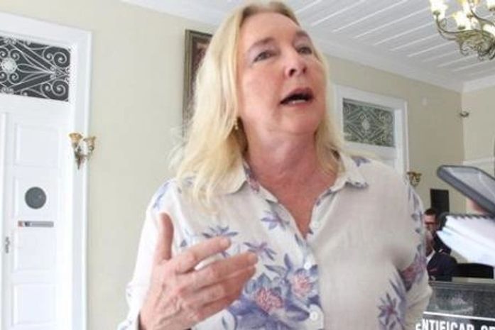 Kátia Born não responde mais pela pasta da Saúde de Palmeira dos Índios