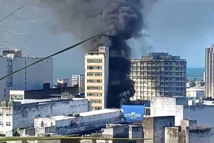 Equatorial interrompe fornecimento de energia em lojas do Centro após incêndio em estabelecimento