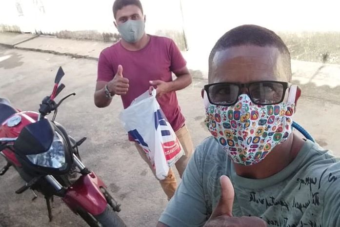 Com apoio da SEFAZ, Projeto Atotô faz entrega porta-a-porta de máscaras de proteção.