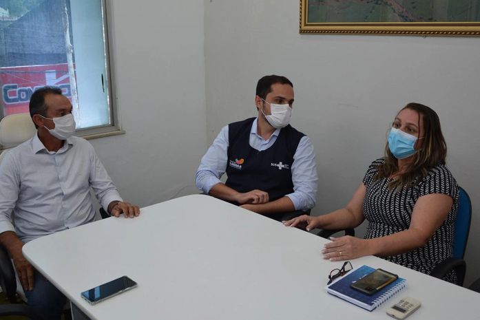 Durante visita de secretário de estado da Saúde, prefeito de Anadia garante cota extra de vacina para profissionais da atenção básica