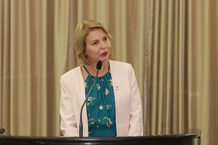 Reitora Valéria Correia