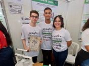 Estudantes de escola pública de Maceió transformam palha de coqueiro em compensados impermeáveis: "Reduzimos impactos ambientais e criamos possibilidade de gerar empregos com a fabricação desse produto"