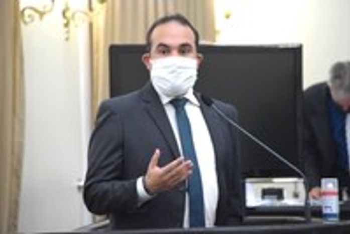 Davi Maia relembra desastre com manchas de óleo e cobra estudo sobre impacto ambiental