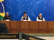 Luiz Henrique Mandetta entre os secretários Wanderson de Oliveira e João Gabbardo