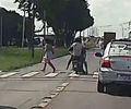 Motoqueiro atropela mãe e filho em faixa de pedestre na rodovia BR-104, em Rio Largo
