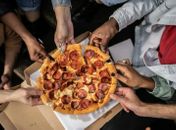 Dia da Pizza é celebrado com presentes em forma de fatias no Parque Shopping Maceió