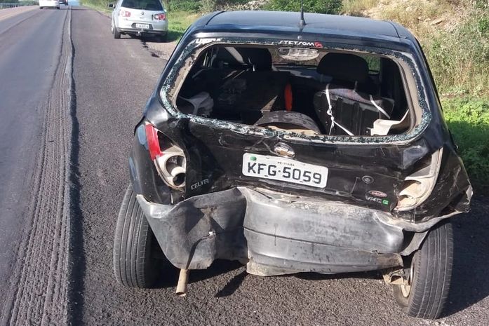 Colisão evolvendo dois veículos deixa três feridos na BR 423 em Alagoas