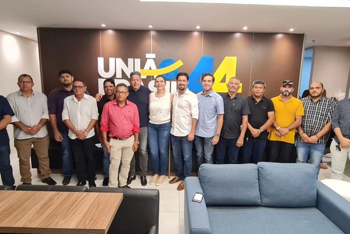 Prefeito, vice e vereadores de Canapi selam apoio a Rodrigo e Jó rumo ao Governo de AL