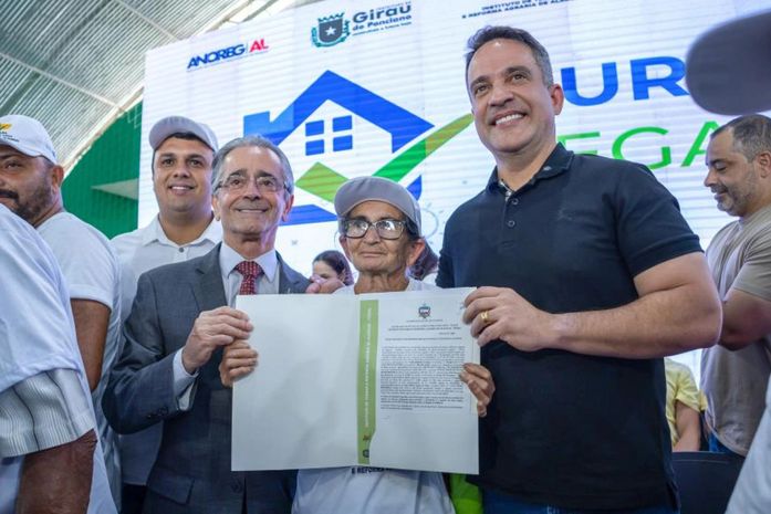Dignidade e emoção marcam entrega de 500 títulos de terra para trabalhadores rurais em Girau do Ponciano