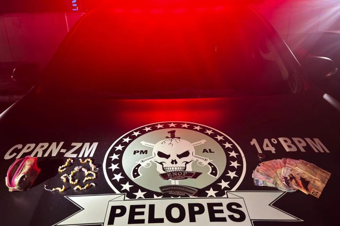 Adolescente é apreendido com quase 100 pedras de crack; moto roubada é recuperada