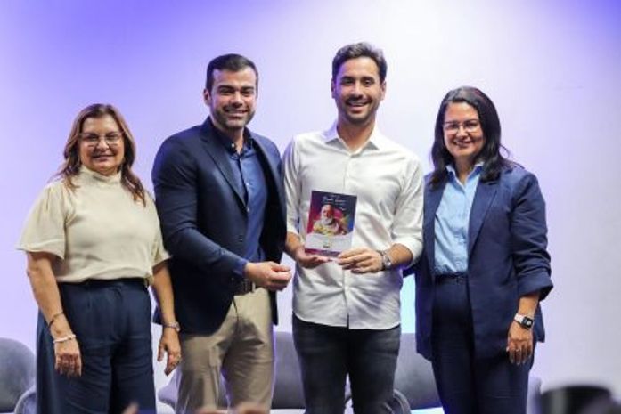 Prefeito representa a AMA e é homenageado no Fórum Estadual da UNDIME