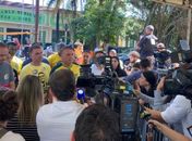 Ex-presidente Jair Bolsonaro vota na zona oeste do Rio de Janeiro