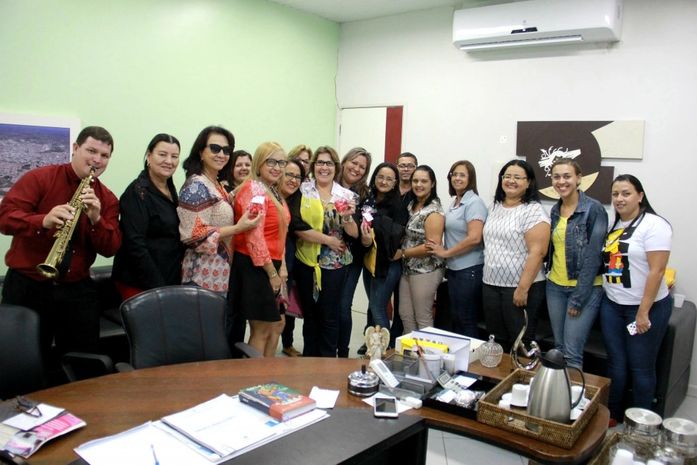 Prefeita Célia Rocha homenageia servidoras que são mães