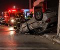Motorista fica preso às ferragens após capotar carro durante fuga de abordagem policial, em Arapiraca