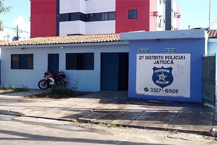 Homem é preso após furtar bateria de ônibus