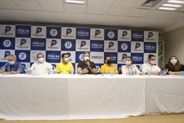 Luciano Barbosa se alia a Arthur Lira em evento político com 40 prefeitos