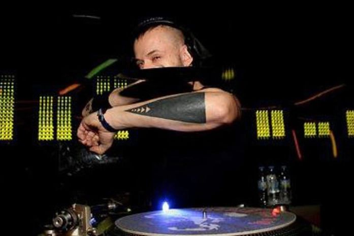 DJ Adriano Suares