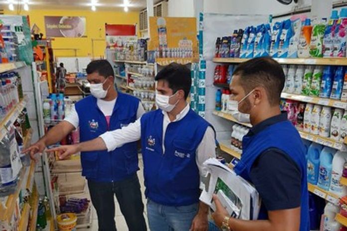 Equipe de fiscalização em atuação nos estabelecimentos alagoanos