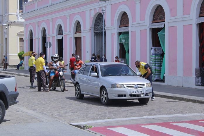 SMTT Penedo orienta motoristas e pedestres no Centro Histórico