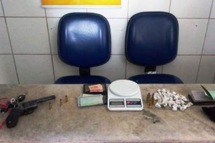 Material estava com Flávio da Silva Santos, 20 anos, e Wanderson Cipriano da Silva, 36 anos