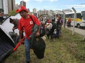 Manifestantes começam a chegar para depoimento de Lula no PR