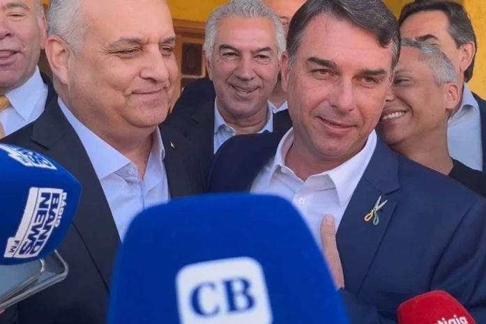 “Farsa montada”: Flávio Bolsonaro nega troca de Alfredo Gaspar como vice e fala sobre acusação de Lindbergh