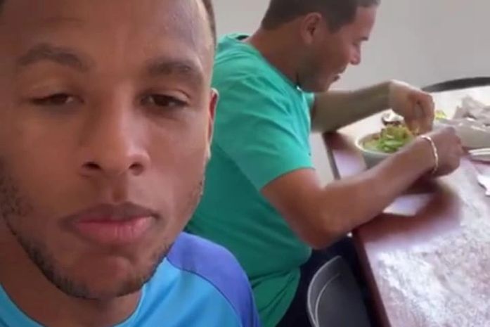 Goleiro do CSA pediu desculpas nas redes sociais após vídeo em que relata a falta de alimentação e talheres ser divulgado.