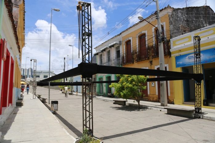 Decoração e estrutura do Carnaval já começa a ser montada no Centro Histórico