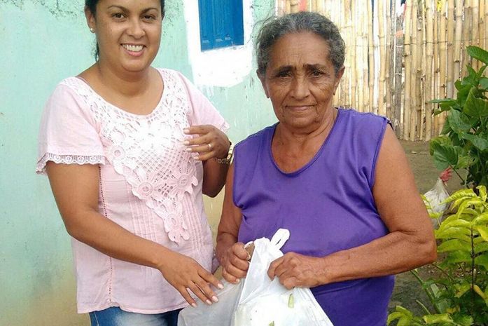 Usuários do CREAS Atalaia são contemplados com feijão e macaxeira