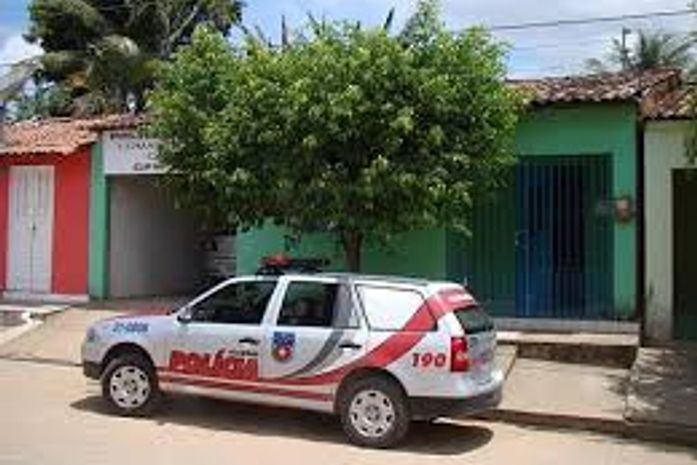 Homens armados fazem arrastão em lan house