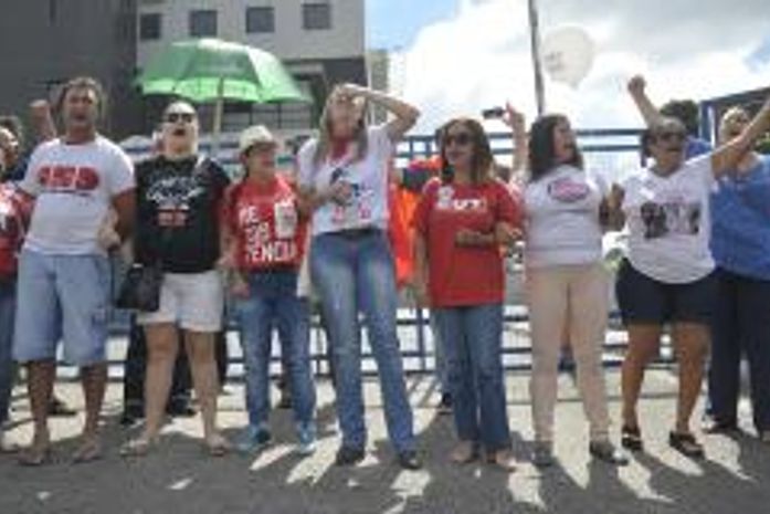 Polícia Militar define locais para manifestantes em frente à PF, em Curitiba