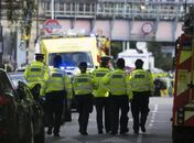 Polícia britânica vê ato terrorista em explosão em metrô londrino