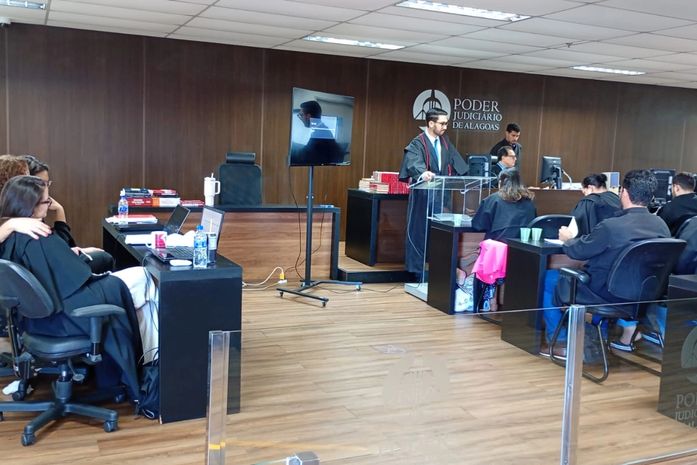Julgamento de ex-cabo acusado de matar sargento Osmário avança com debates entre acusação e defesa