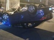 Após colisão, veículo capota no bairro da Pajuçara em Maceió