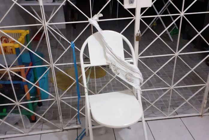 Criança era mantida amarrada e amordaçada dentro da residência.