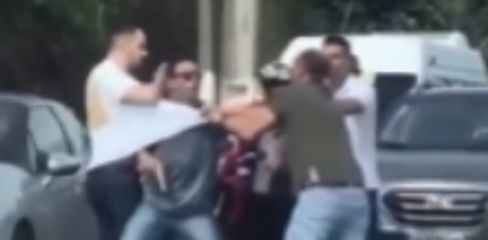 Confusão no trânsito: homem armado tenta conter briga entre motoristas na Avenida Leste-Oeste