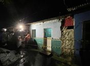 Moradores foram retirados e a casa foi interditada na Grota do Aterro.