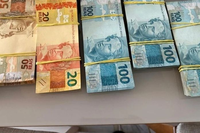 Dinheiro em quatro moedas: veja quanto foi apreendido em operação contra desvio em Murici