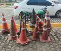 Materiais utilizados para guardar vagas irregulares foram recolhidos por agentes do DMTT