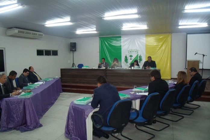 Vereadores cobram resolução do problema do lixo durante sessão ordinária em Arapiraca